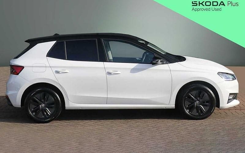 Used Skoda Fabia Colour Edition 80 HP (58 kW) 2023 Candy white body / black magic pearl effect roof Hatchback