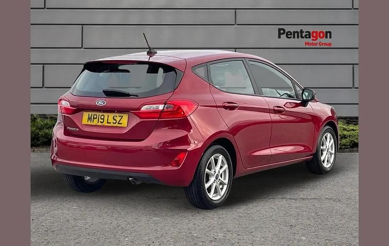 Used Ford Fiesta Zetec 99 HP (72 kW) 2019 Red Hatchback