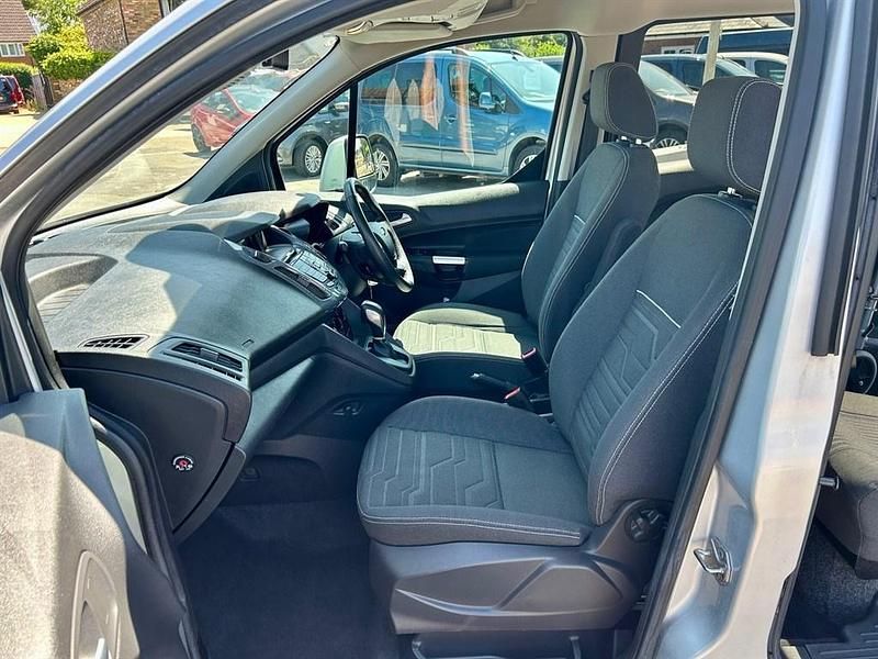 Used Ford Tourneo Connect Titanium 120 HP (88 kW) 2018 Silver MPV