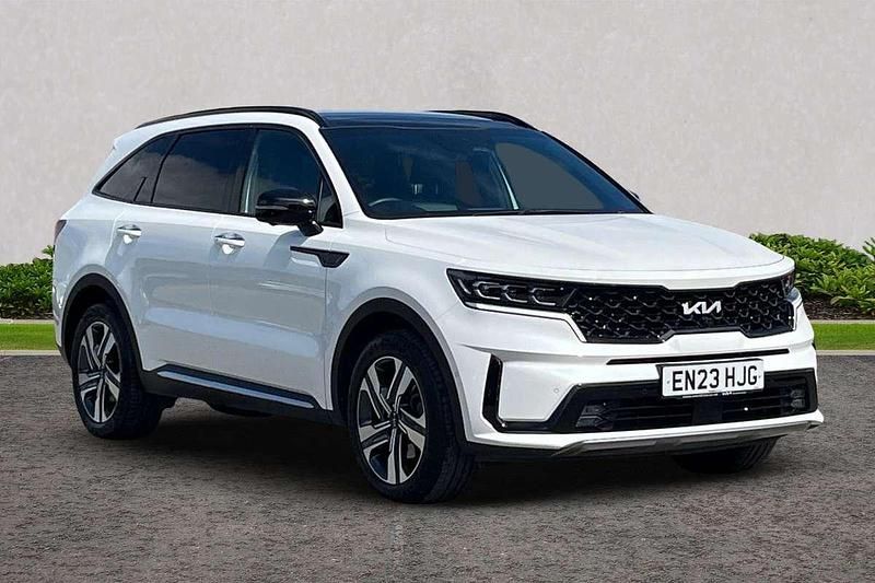 White Used 2023 Kia Sorento SUV | £38,195 (Fair price) - Image 1/4