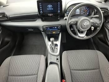 Used Toyota Yaris Hybrid 116 HP (85 kW) 2023 White Hatchback