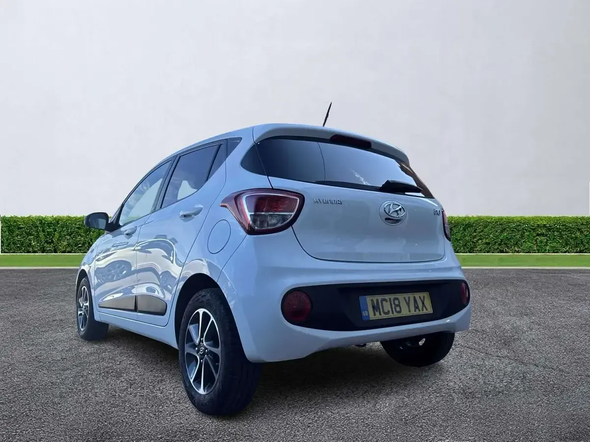 Used Hyundai i10 GO! 67 HP (49 kW) 2018 White Hatchback