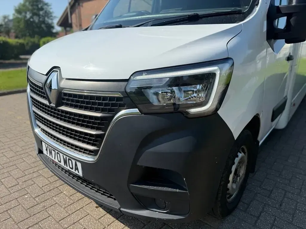 Used Renault Master Business 135 HP (99 kW) 2021 White MPV