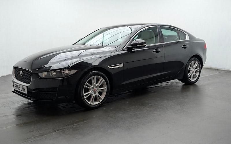 Used Jaguar XE Prestige 240 HP (176 kW) 2016 Black Sedan