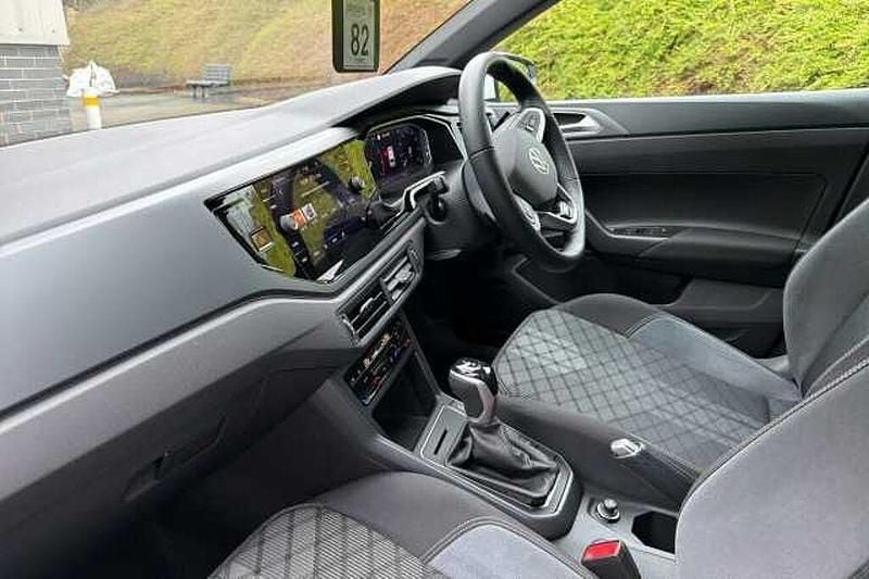 Used VW Polo R-line 95 HP (69 kW) 2023 White Hatchback