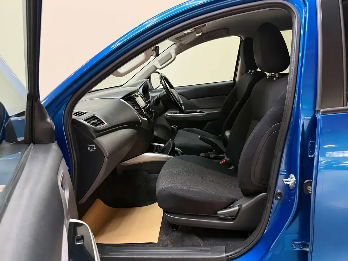 Used Mitsubishi L200 2018 Blue Pickup