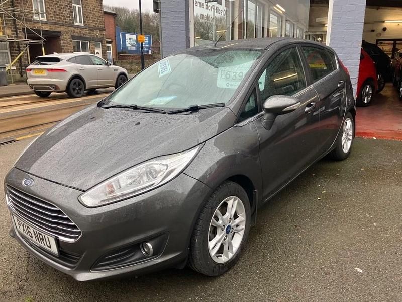Used Ford Fiesta Zetec 75 HP (55 kW) 2016 Grey Hatchback