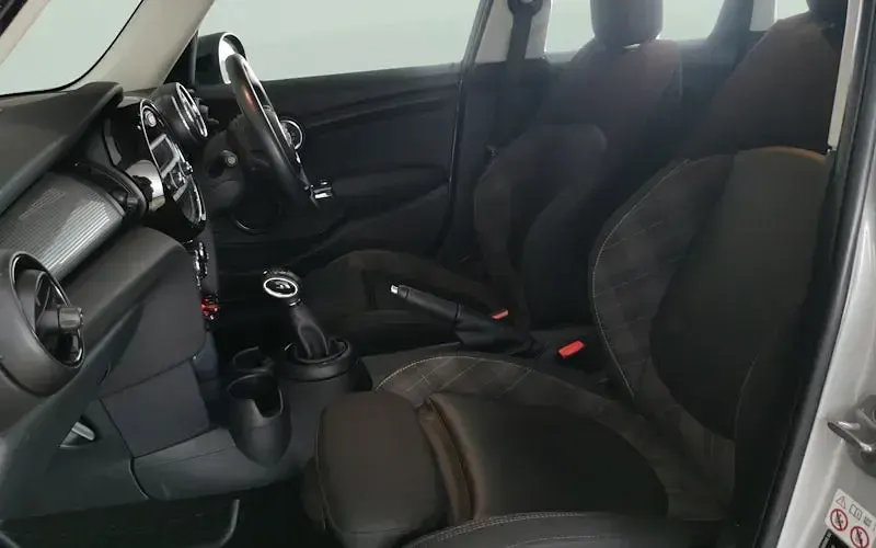 Używany Mini Cooper Hatch 136 KM (100 kW) 2017 Srebrny Hatchback