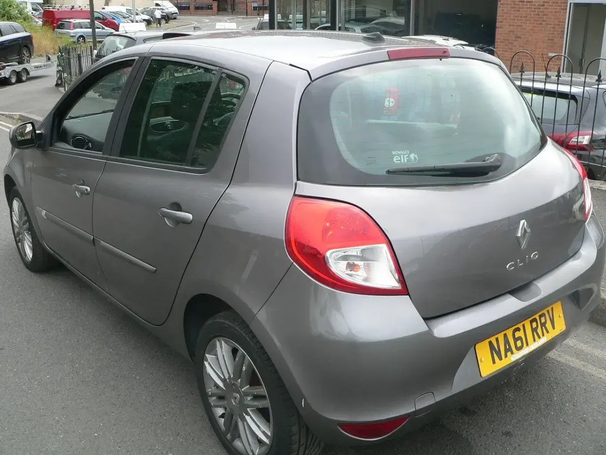 Used Renault Clio Dynamique 112 HP (82 kW) 2011 Grey Hatchback