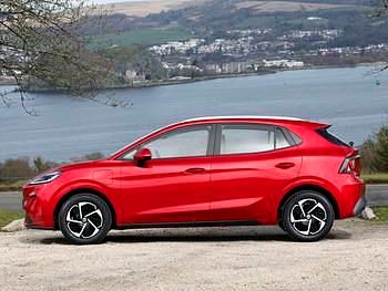 Ny MG MG4 EV Comfort 117 kW (160 HK) 2026 Röd Halvkombi