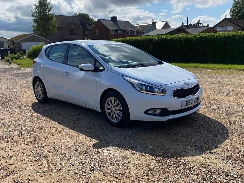 Used Kia Ceed 126 HP (92 kW) 2012 White Hatchback