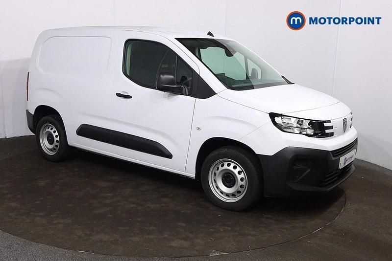 White Used 2024 Peugeot Partner MPV | £13,299 (Fair price) - Image 1/4