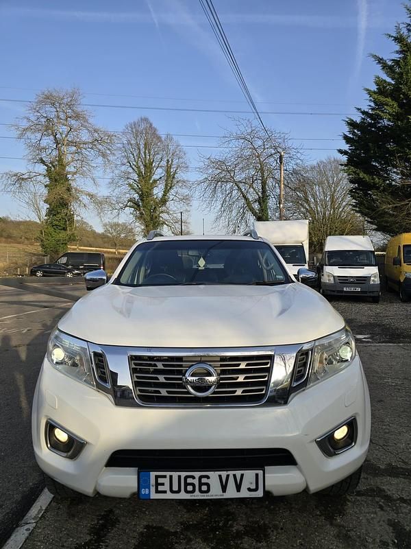Used Nissan Navara Tekna 2016 White Pickup