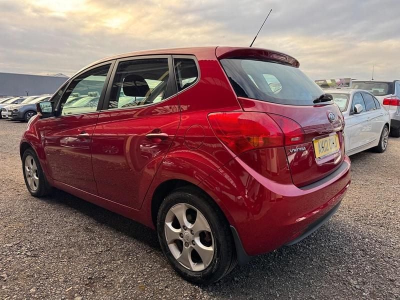 Used Kia Venga 90 HP (66 kW) 2012 Red Hatchback