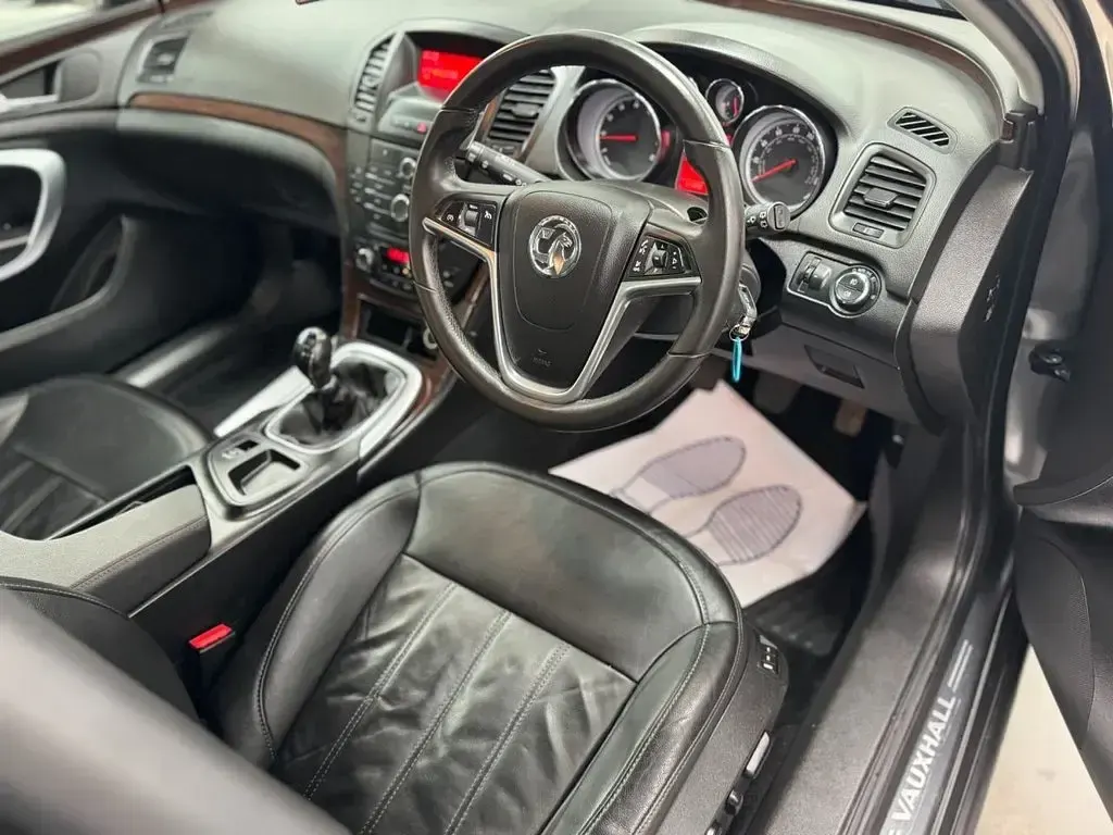Used Vauxhall Insignia Elite 140 HP (102 kW) 2009 Grey Hatchback