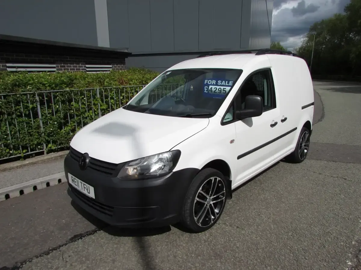 Usado VW Caddy 102 CV (75 kW) 2011 Blanco Monovolumen