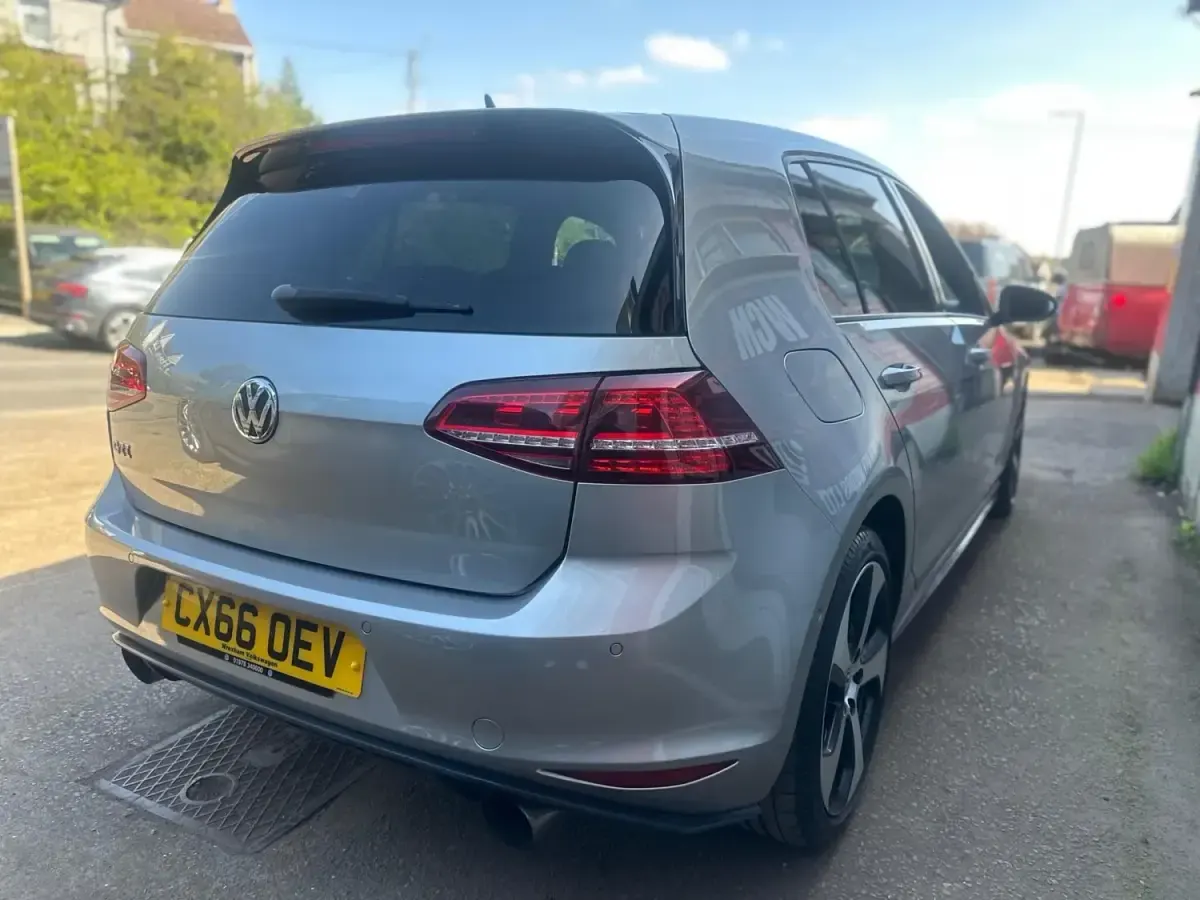 Usado VW Golf VII GTI 315 HP (231 kW) 2016 Prateado Citadino