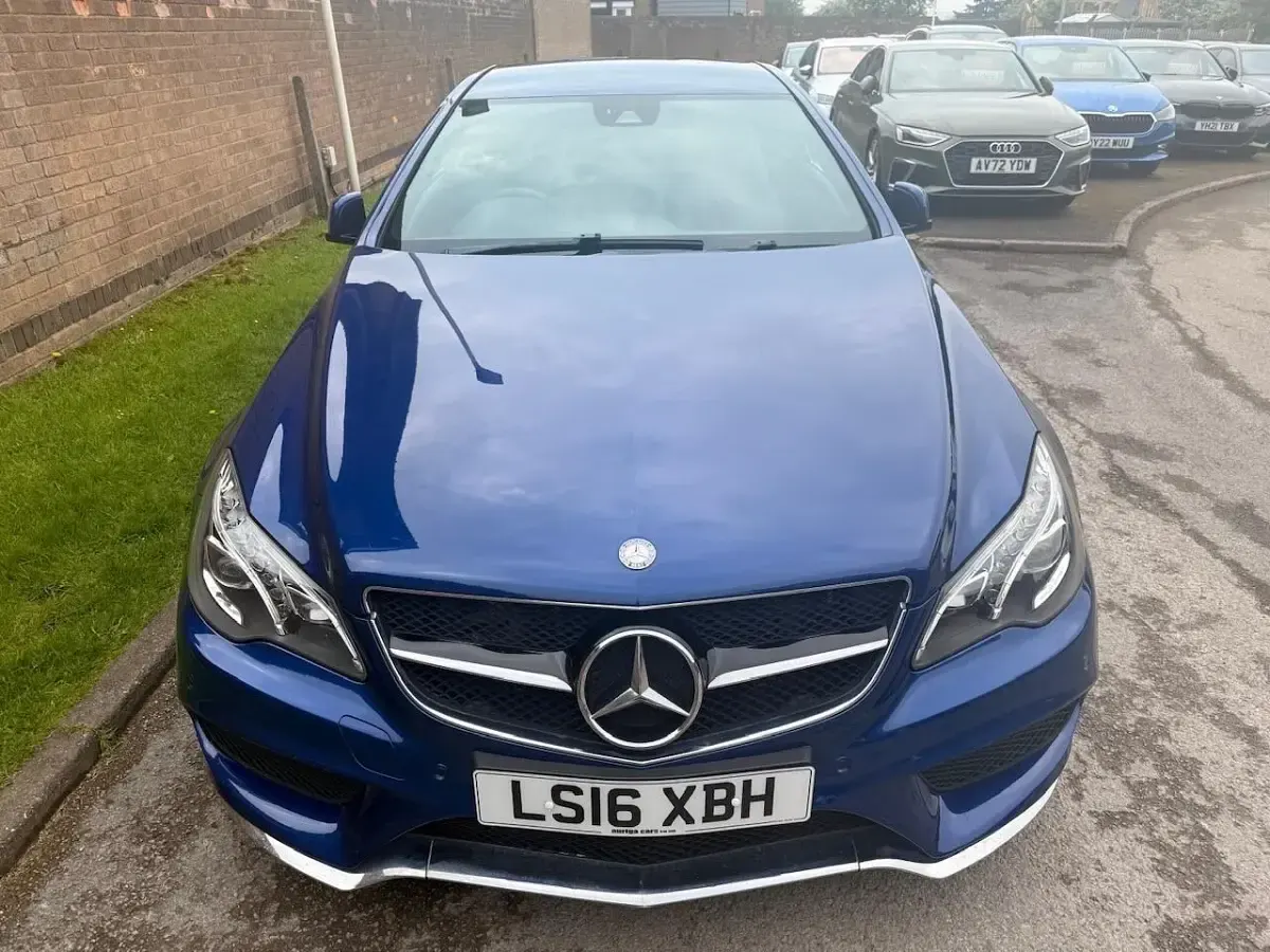 Begagnad Mercedes E220 AMG line 175 HK (128 kW) 2016 Blå Sportkupé