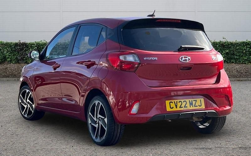Used Hyundai i10 Premium 84 HP (61 kW) 2022 Red Hatchback
