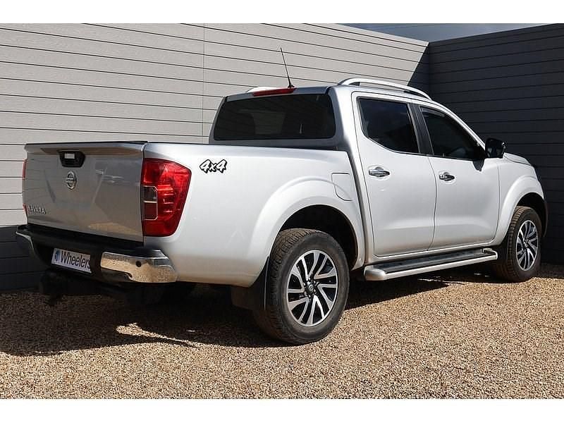 Used Nissan Navara Tekna 190 HP (139 kW) 2016 Silver Pickup