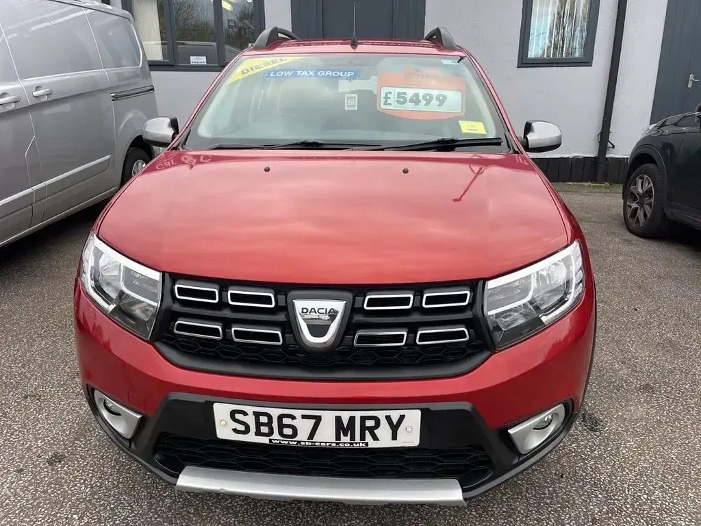 Używany Dacia Sandero Ambiance 90 KM (66 kW) 2017 Czerwony Hatchback