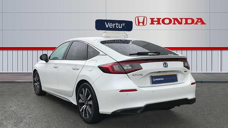 Begagnad Honda Civic Elegance 143 HK (105 kW) 2024 Vit Halvkombi