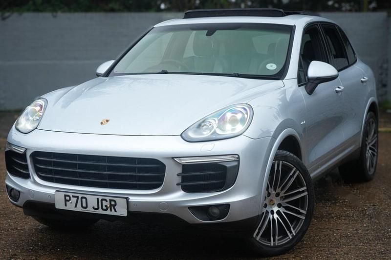 Used Porsche Cayenne Platinum Edition 385 HP (283 kW) 2017 Silver SUV