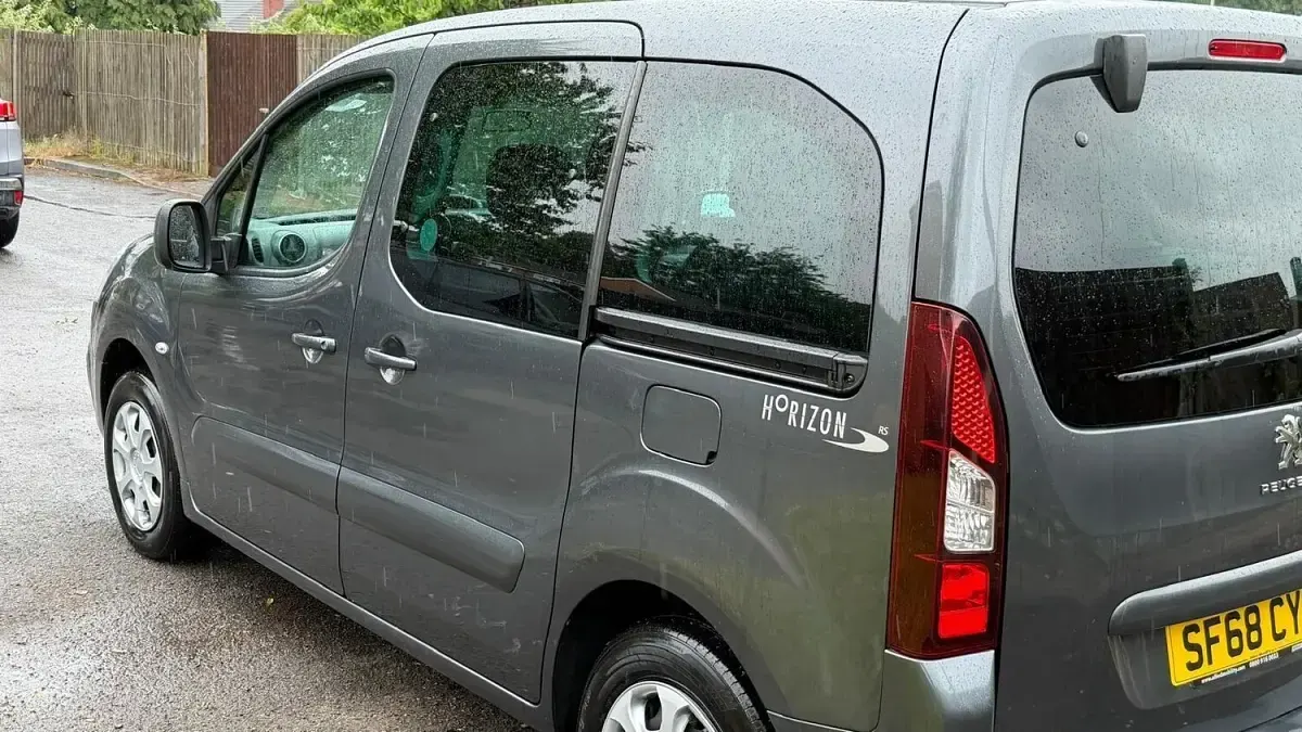 Used Peugeot Partner 90 HP (66 kW) 2019 Grey MPV