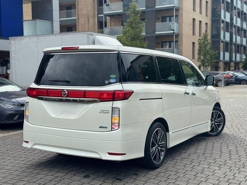 Used Nissan Elgrand 2013 White MPV