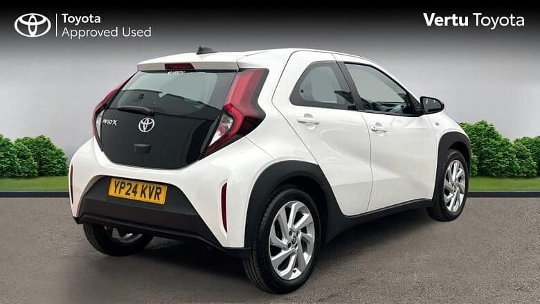 Used Toyota Aygo X PURE 72 HP (52 kW) 2024 White SUV