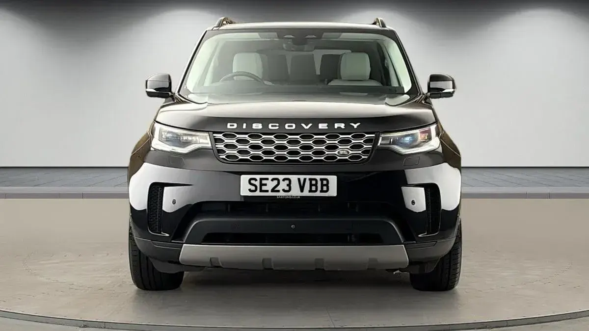 Używany Land Rover Discovery 5 S 300 KM (220 kW) 2023 Czarny SUV