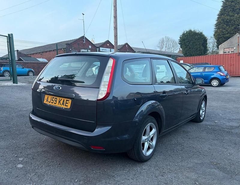 Used Ford Focus Zetec 116 HP (85 kW) 2009 Grey Estate