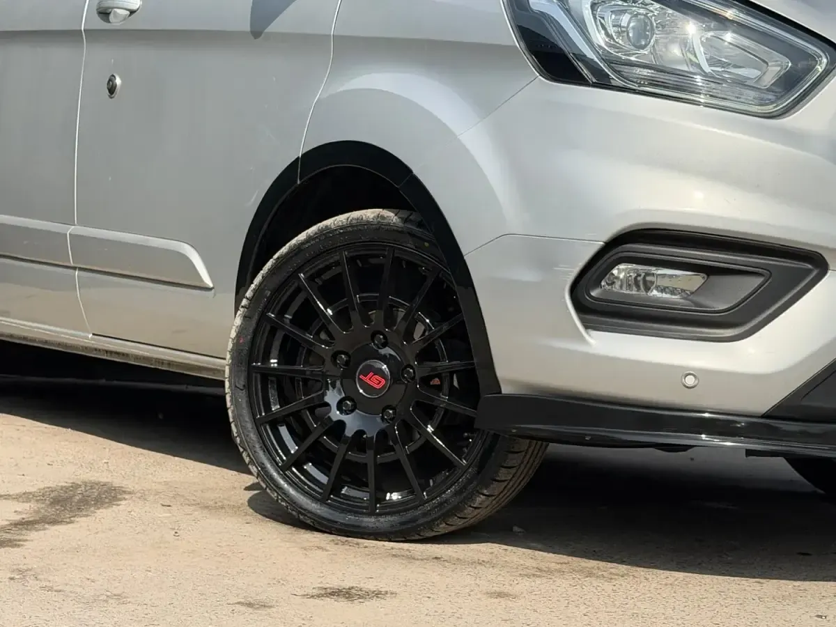 Used Ford Transit Custom Limited 130 HP (95 kW) 2022 Silver Van