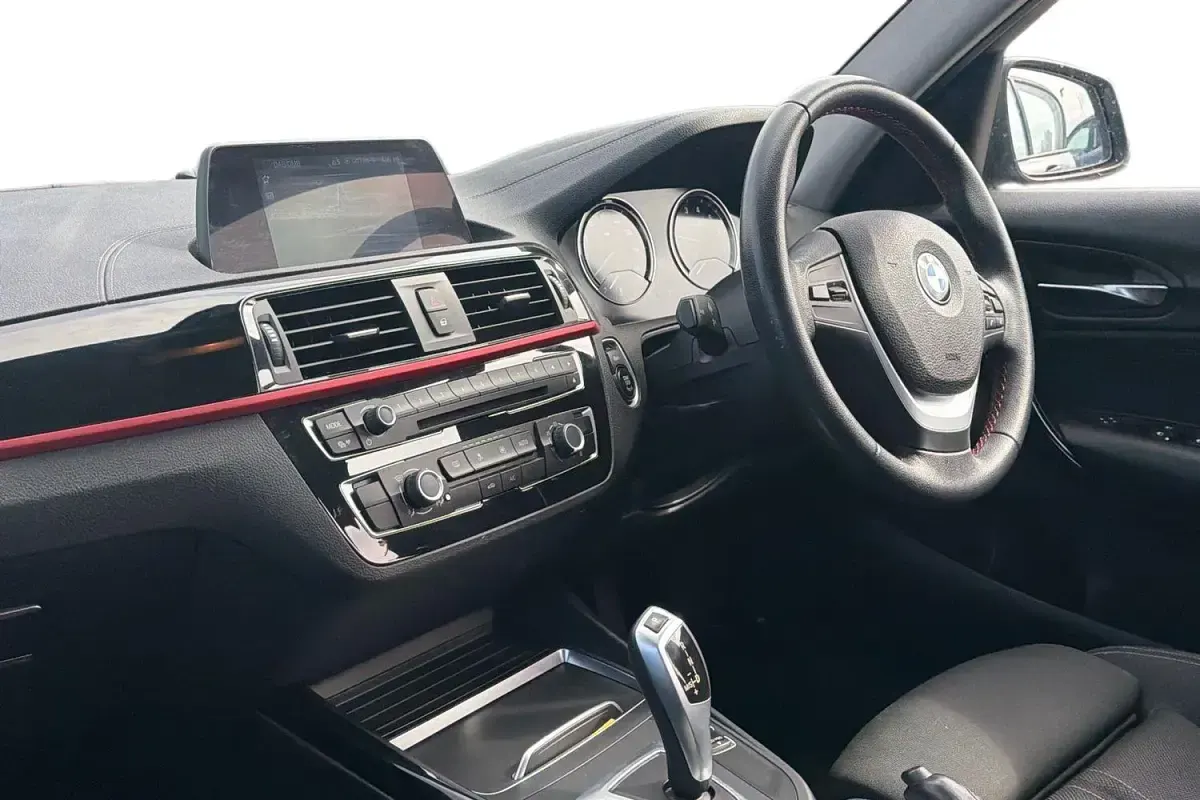 Used BMW 118 Sport Line 136 HP (100 kW) 2019 Blue Hatchback