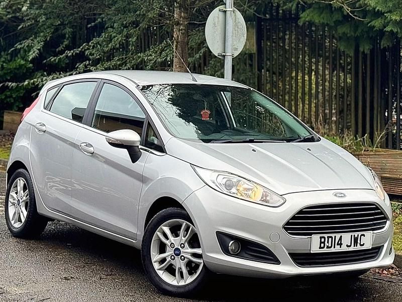 Usado Ford Fiesta Zetec 2014 Prateado Citadino