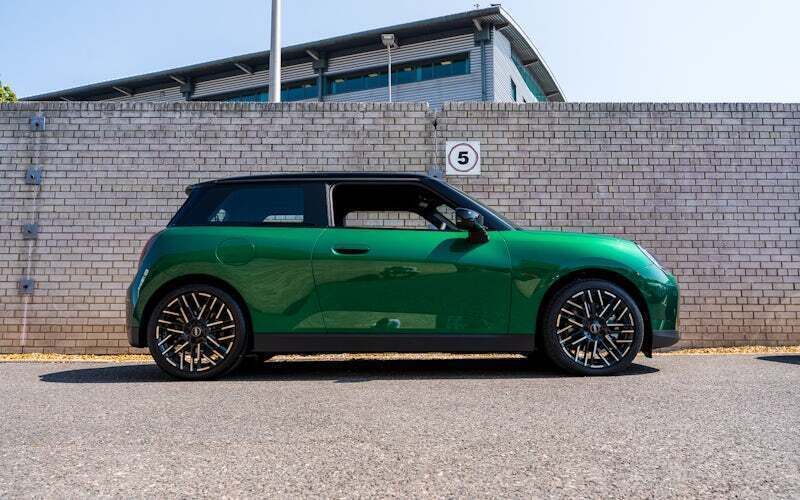 Used Mini Cooper Exclusive 135 kW (184 HP) 2025 Hatchback