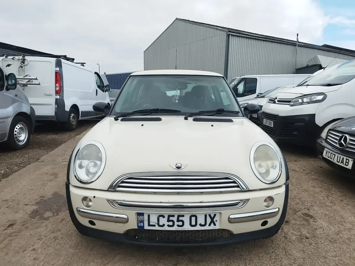 Used Mini ONE Hatch 90 HP (66 kW) 2005 White Hatchback