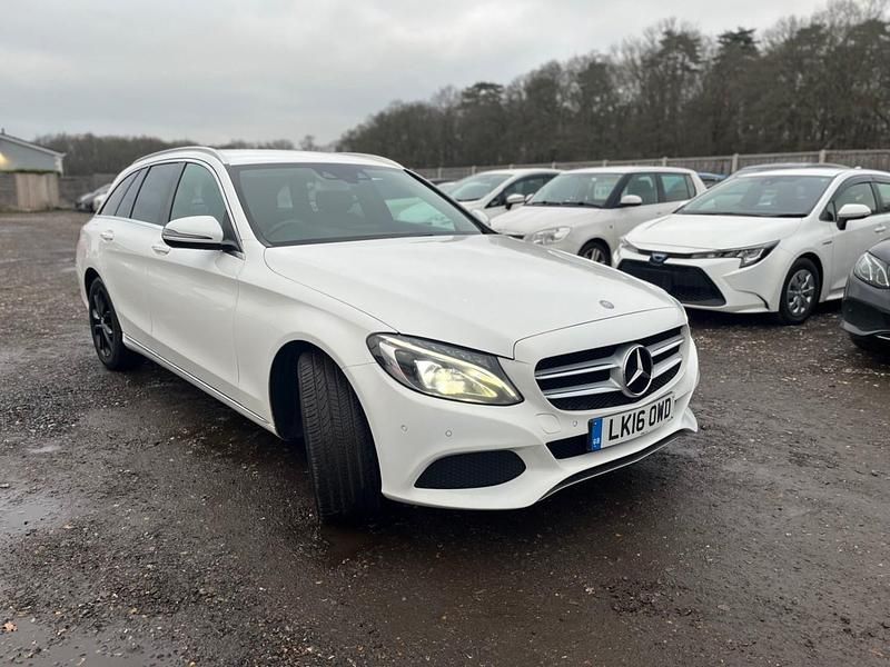 Used Mercedes C200 136 HP (100 kW) 2016 White Estate