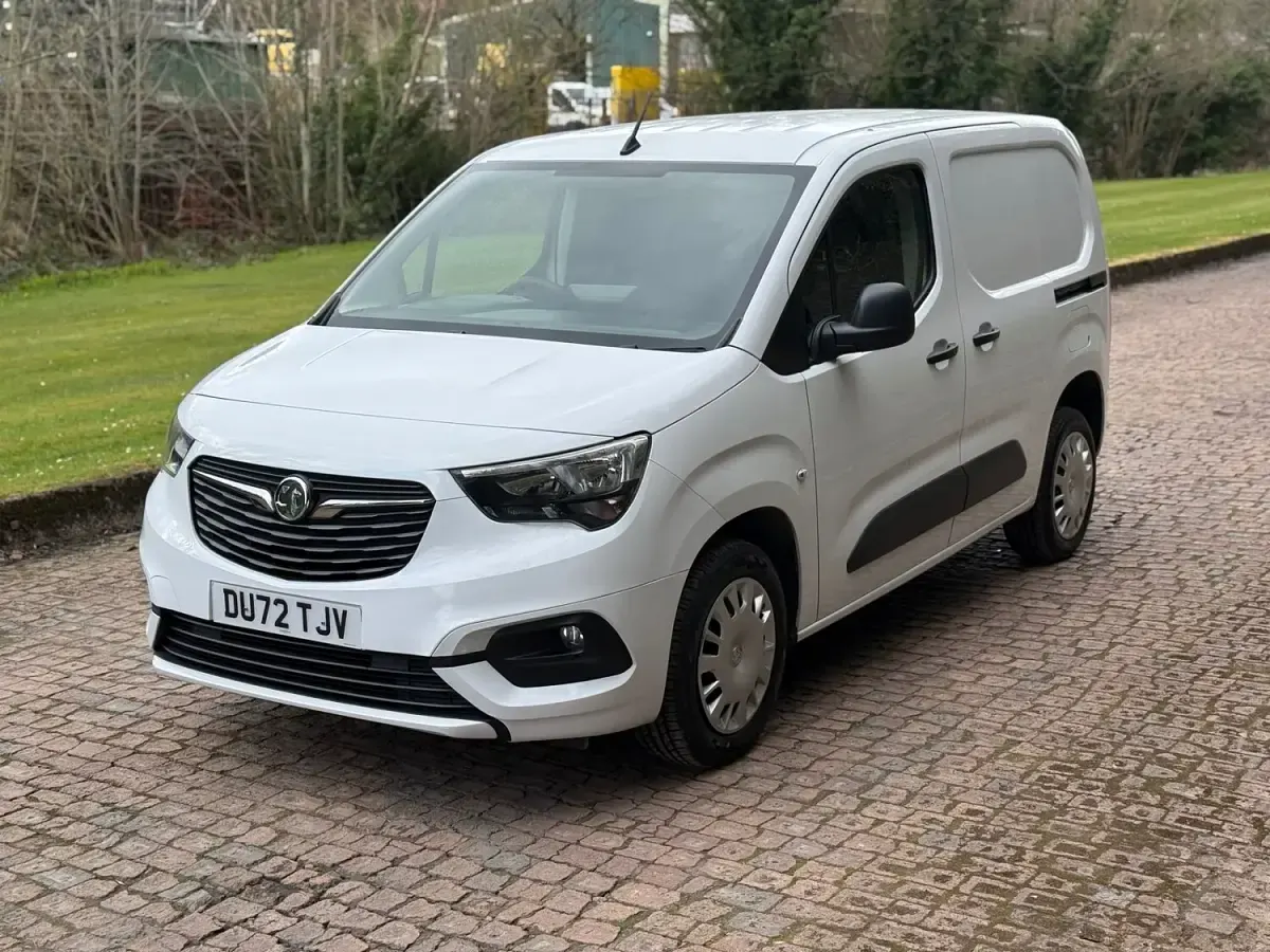 Used Vauxhall Combo Sportive 100 HP (73 kW) 2022 White MPV