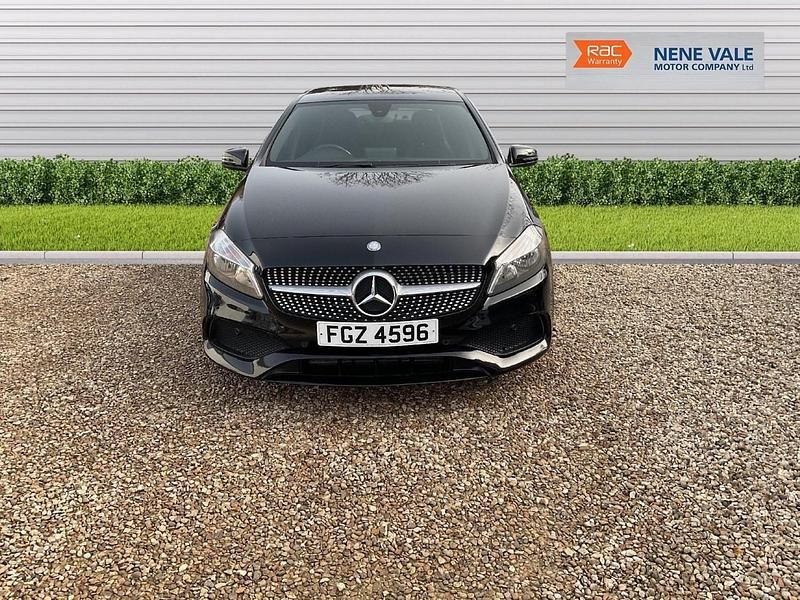 Begagnad Mercedes A180 Executive 2017 Svart Halvkombi