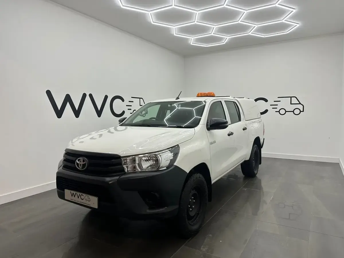 Used Toyota HiLux Active 150 HP (110 kW) 2020 White Pickup