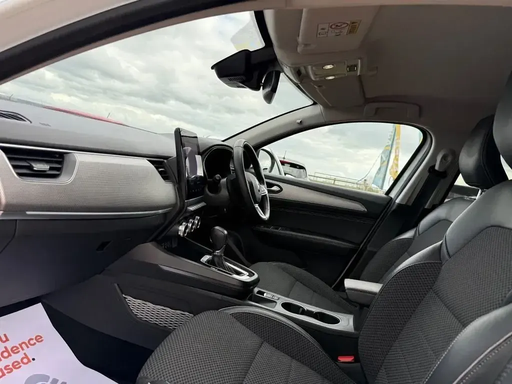 Gebraucht Renault Arkana Version S 145 PS (106 kW) 2023 Weiß SUV