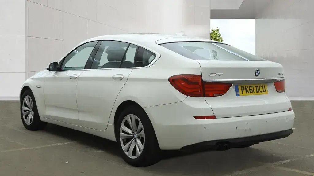Used BMW 530 240 HP (176 kW) 2011 White Hatchback