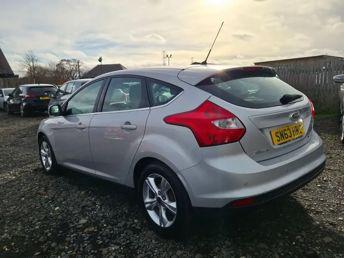 Used Ford Focus Zetec 125 HP (91 kW) 2013 Silver Hatchback