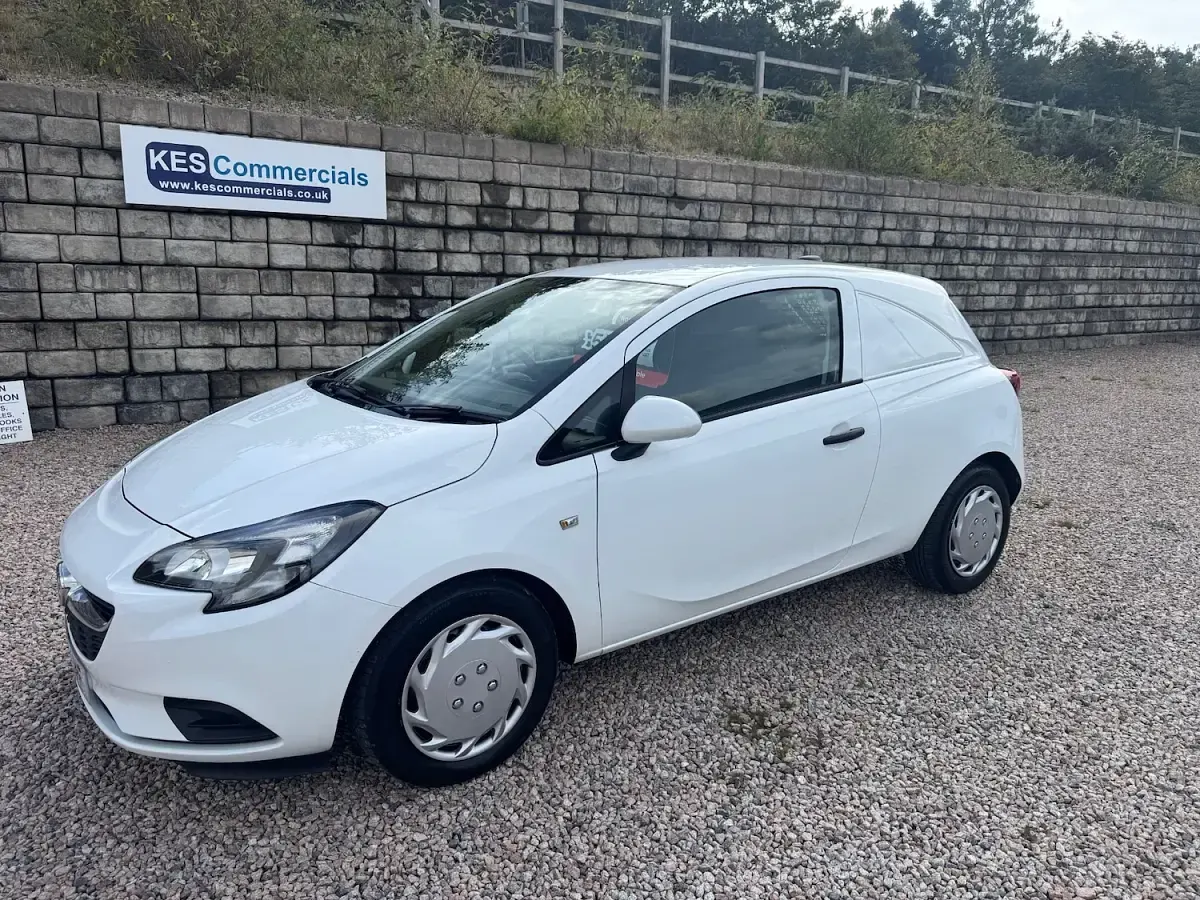 Used Vauxhall Corsa 95 HP (69 kW) 2018 White Hatchback