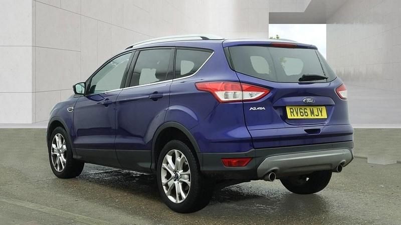 Used Ford Kuga Zetec 150 HP (110 kW) 2016 Impact blue pearl SUV