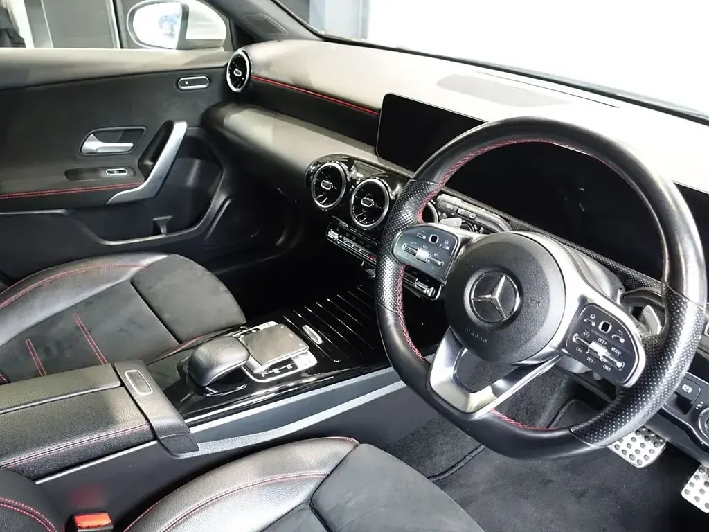 Used Mercedes A180 Executive 116 HP (85 kW) 2018 Silver Hatchback