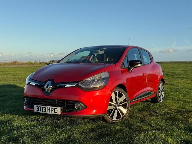 Red Used 2013 Renault Clio IV Dynamique Hatchback | £3,150 (Fair price) - Image 1/4