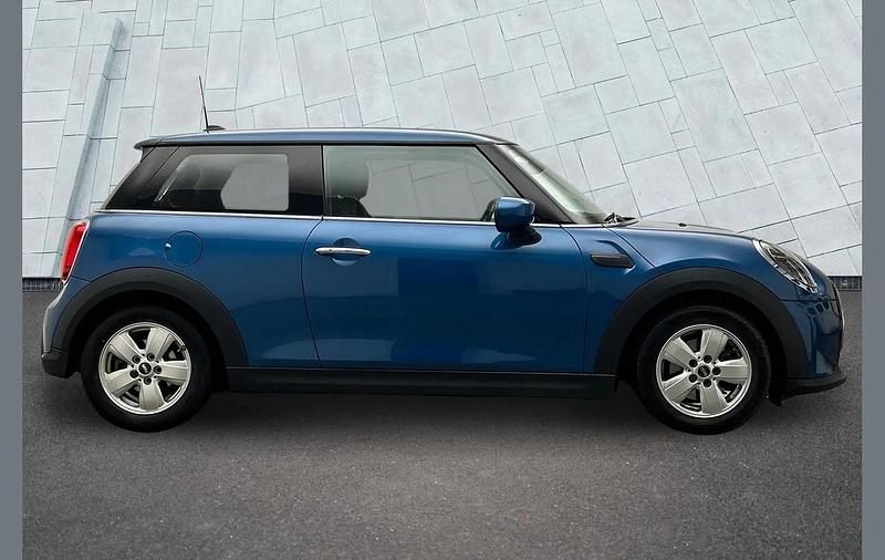 Used Mini Cooper Classic 134 HP (98 kW) 2022 Blue Hatchback