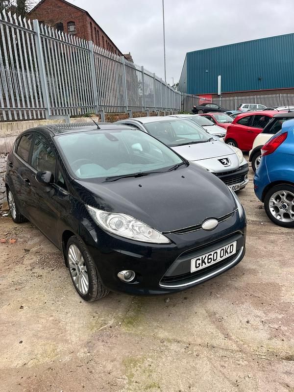 Begagnad Ford Fiesta Titanium 118 HK (86 kW) 2010 Svart Halvkombi